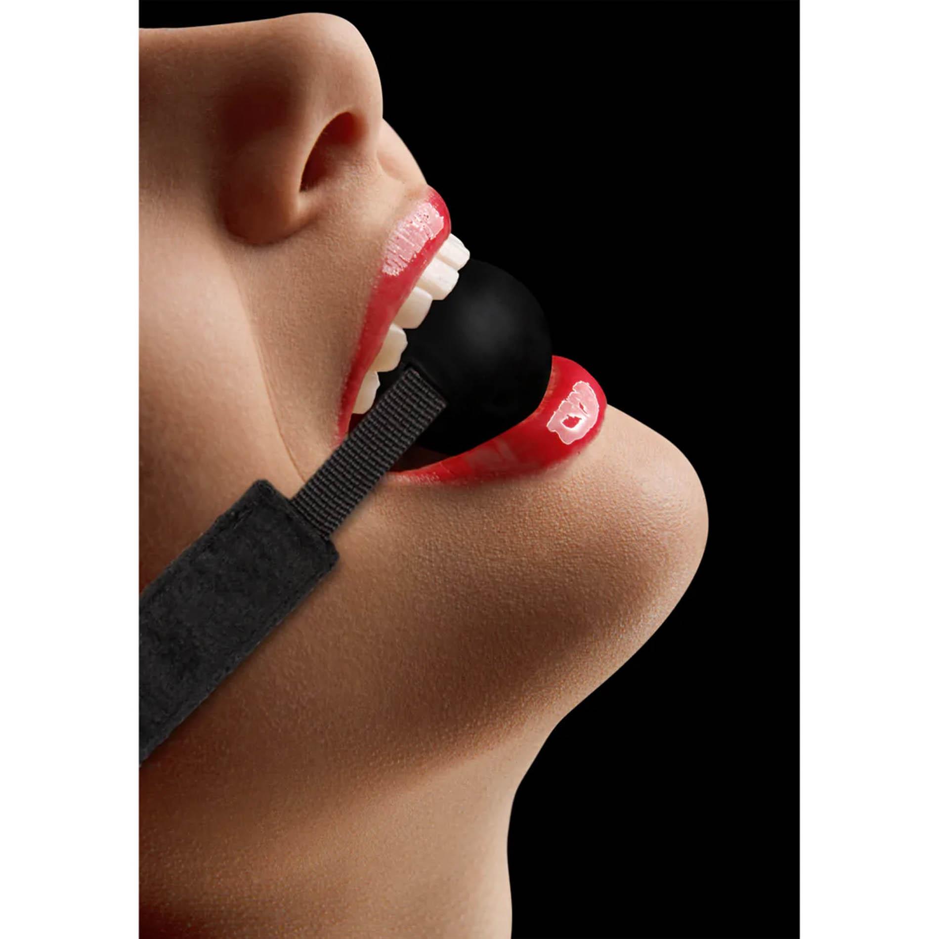 Knebel z kulką Silicone Ball Gag – regulowany, silikon — zdjęcie 1