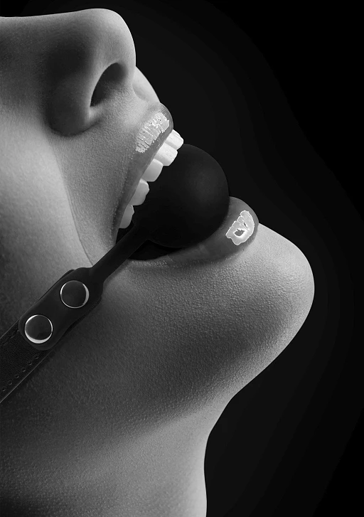 Knebel kulka Silicone Ball Gag – skórzane paski, regulacja — zdjęcie 8