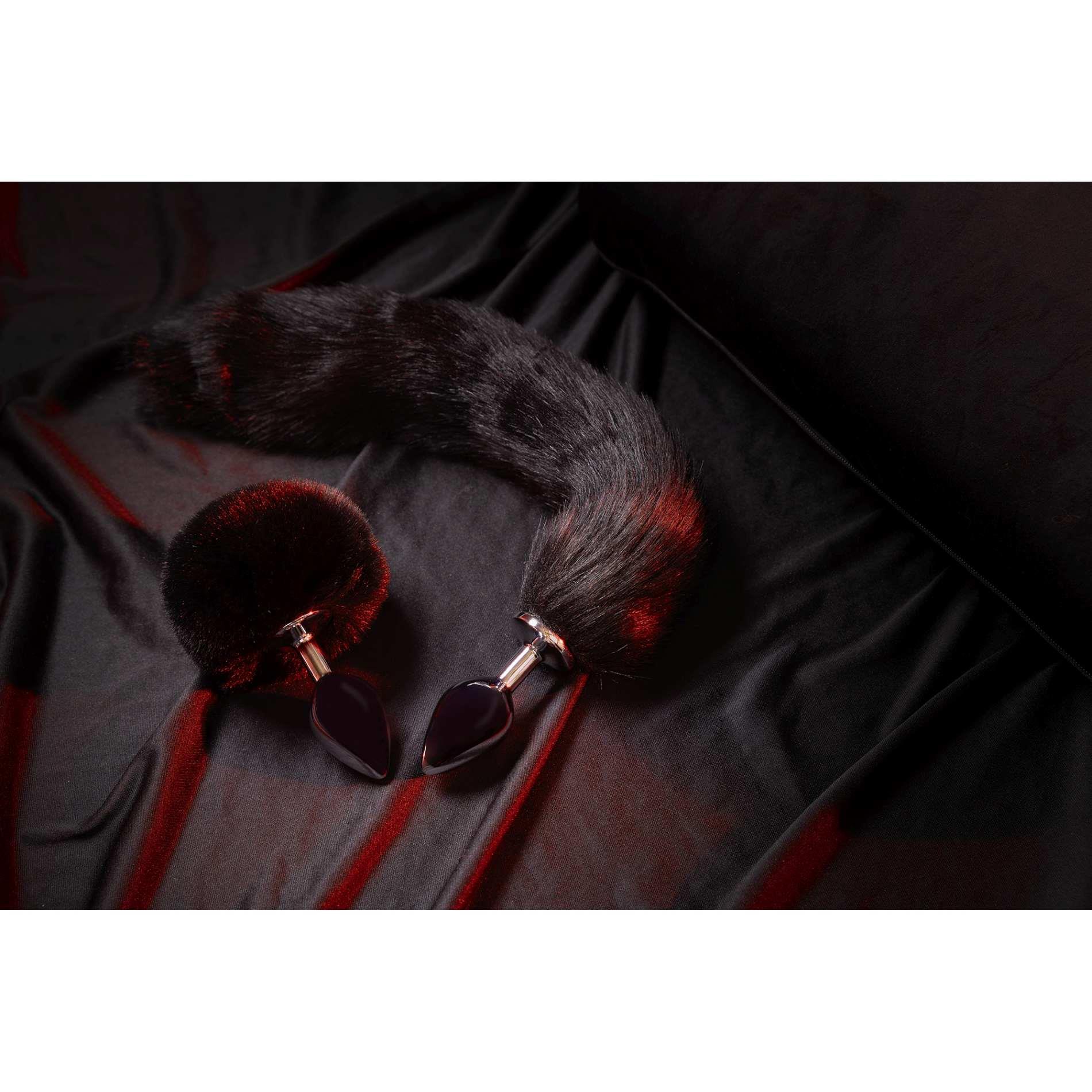 Korek analny Bunny Tail - aluminium z ogonkiem — zdjęcie 9