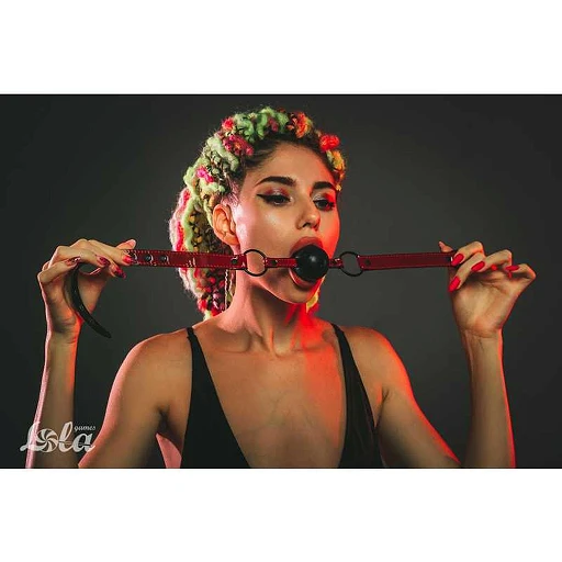 Knebel kulkowy Party Hard Love Bite – kula 4,5 cm, czarny — zdjęcie 4
