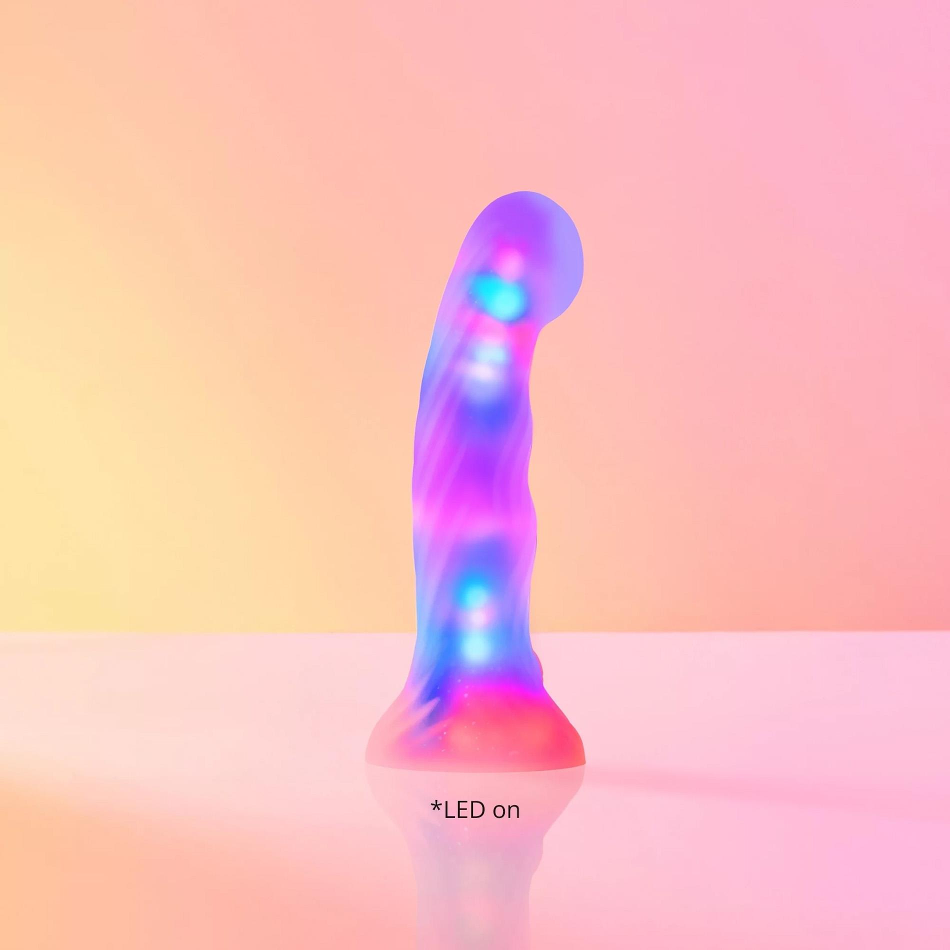 Dildo Sugar Bomb LED – silikon, 14,3 cm, przyssawka — zdjęcie 1